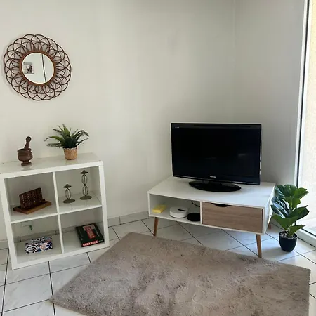 Cosy Equipe Apartment *