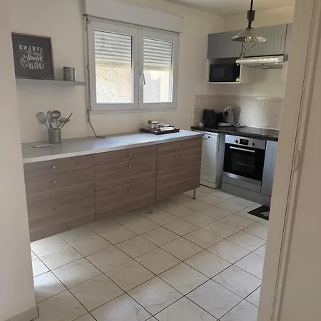 Cosy Equipe Apartment *